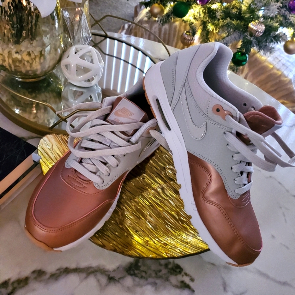 Nike Air Max 1 Ultra SE (Lightly Worn)-Rose Gold Edition